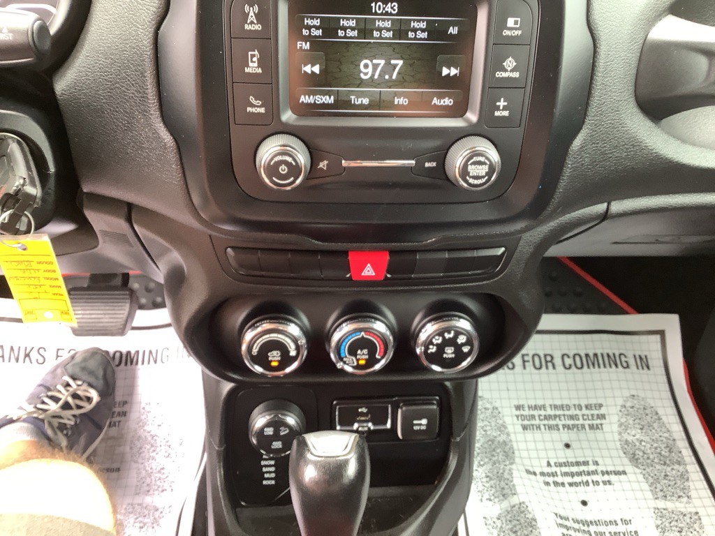 2015 Jeep Renegade Image 16