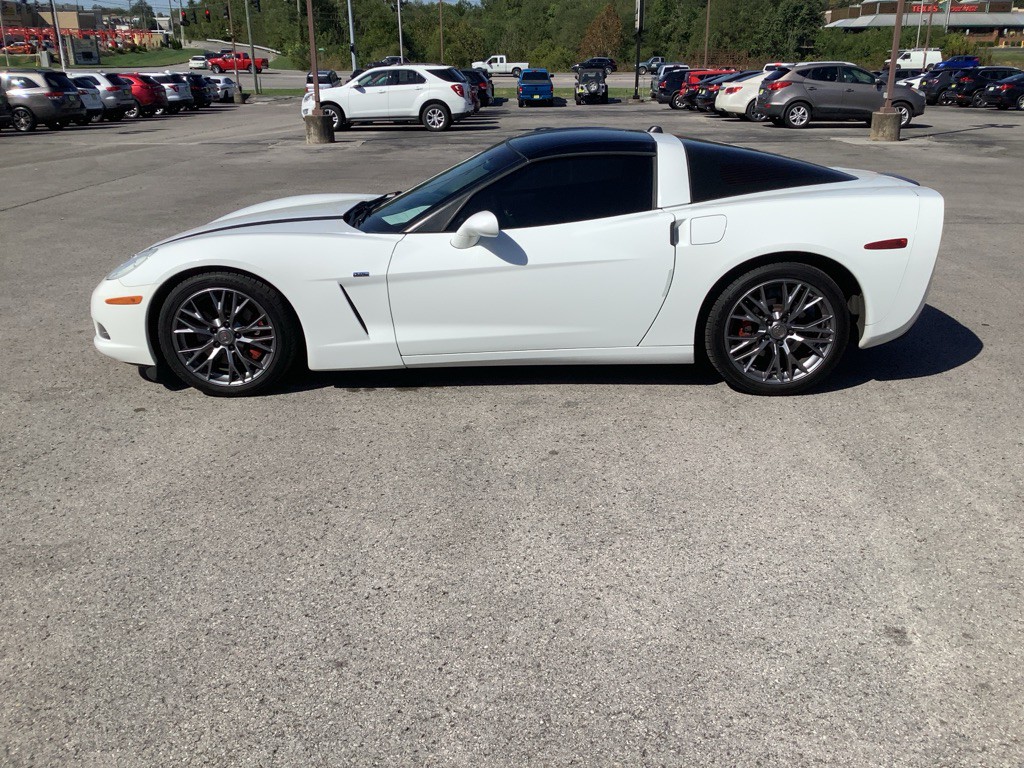 2005 Chevrolet Corvette Image 1