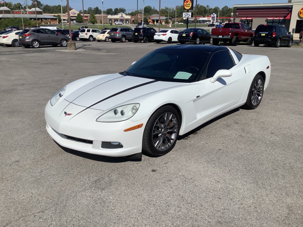 2005 Chevrolet Corvette Image 2