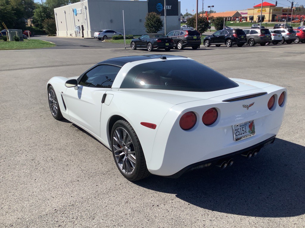 2005 Chevrolet Corvette Image 10