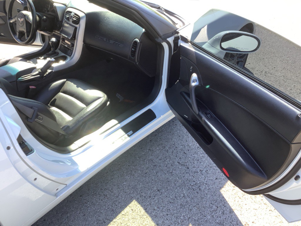 2005 Chevrolet Corvette Image 14
