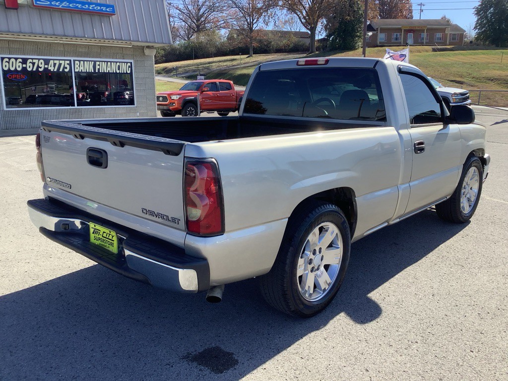 2004 Chevrolet Silverado 1500 Image 6