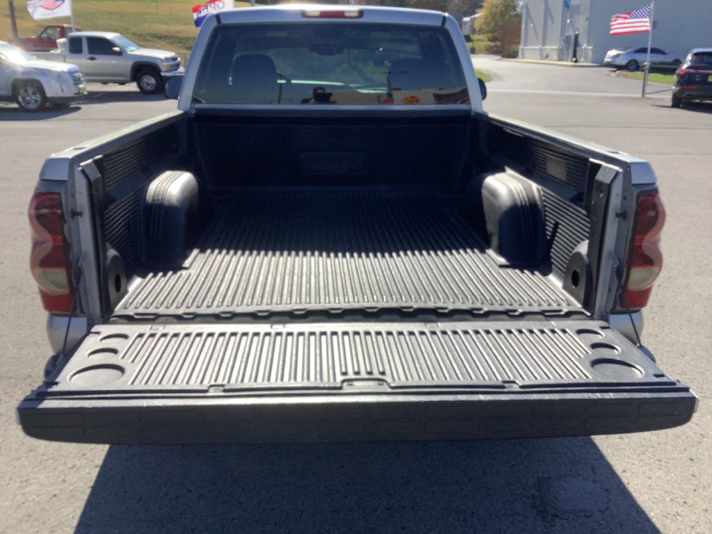 2004 Chevrolet Silverado 1500 Image 8
