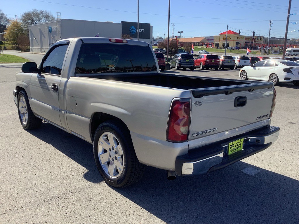 2004 Chevrolet Silverado 1500 Image 9
