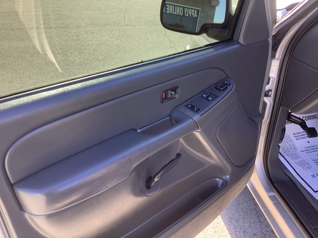 2004 Chevrolet Silverado 1500 Image 11