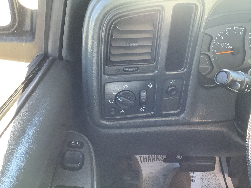 2004 Chevrolet Silverado 1500 Image 16