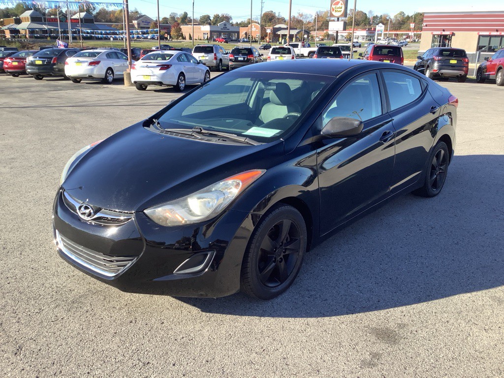 2011 Hyundai Elantra Image 2