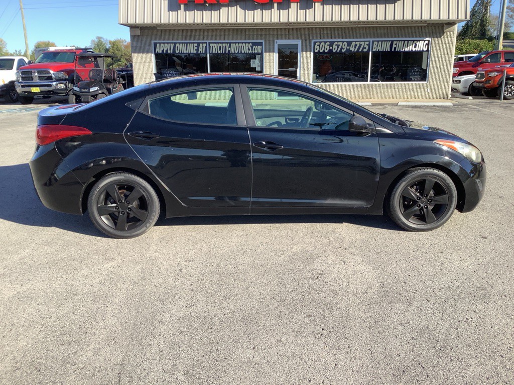 2011 Hyundai Elantra Image 3