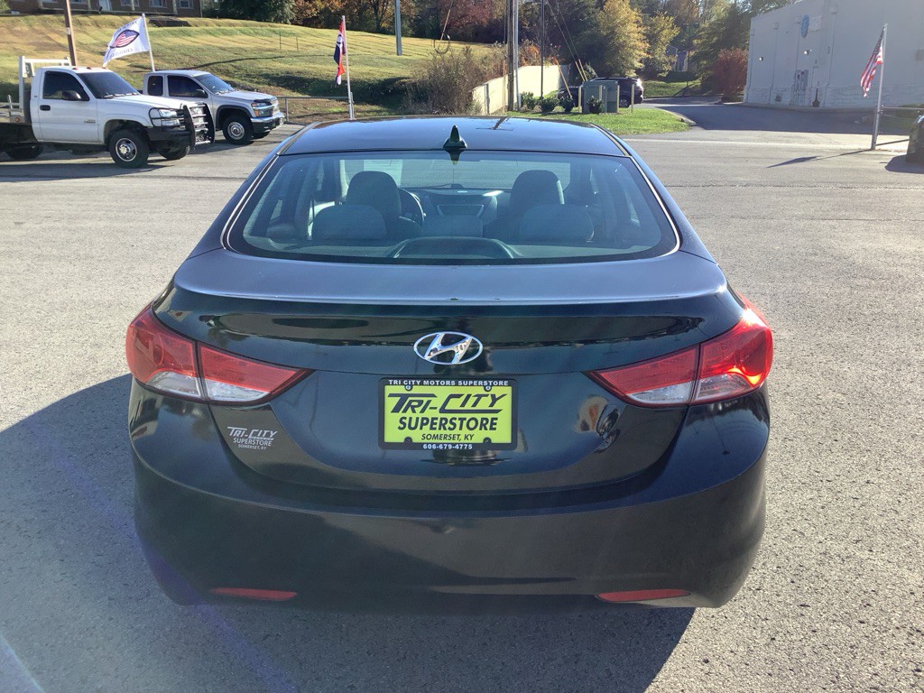 2011 Hyundai Elantra Image 8