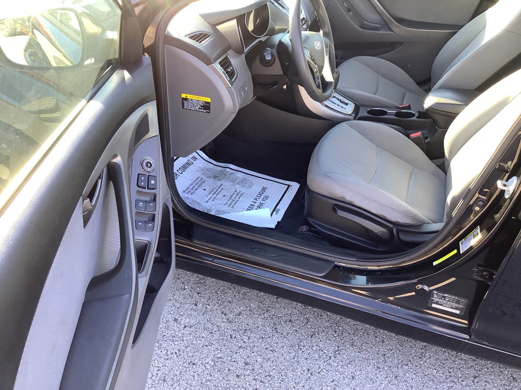 2011 Hyundai Elantra Image 12