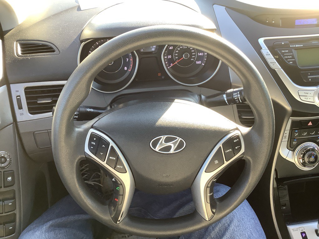 2011 Hyundai Elantra Image 16