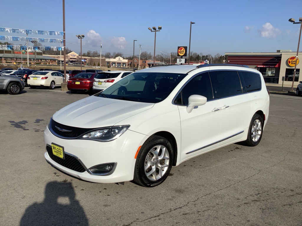2020 Chrysler Pacifica Image 2