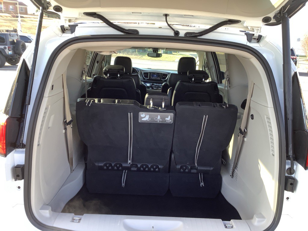 2020 Chrysler Pacifica Image 8