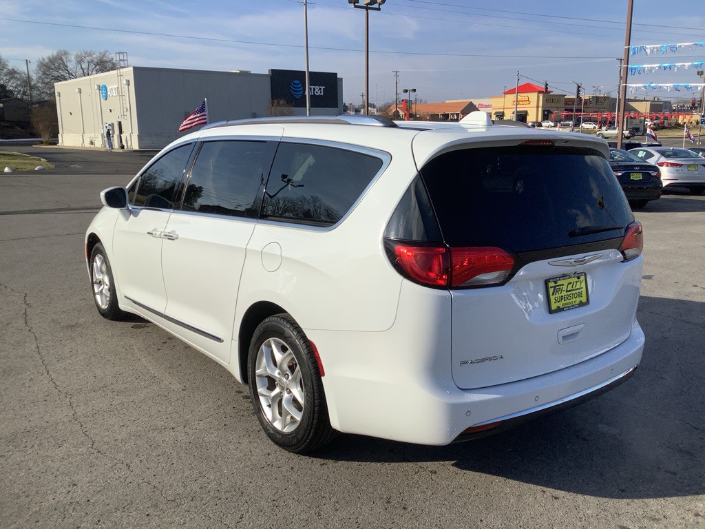 2020 Chrysler Pacifica Image 9
