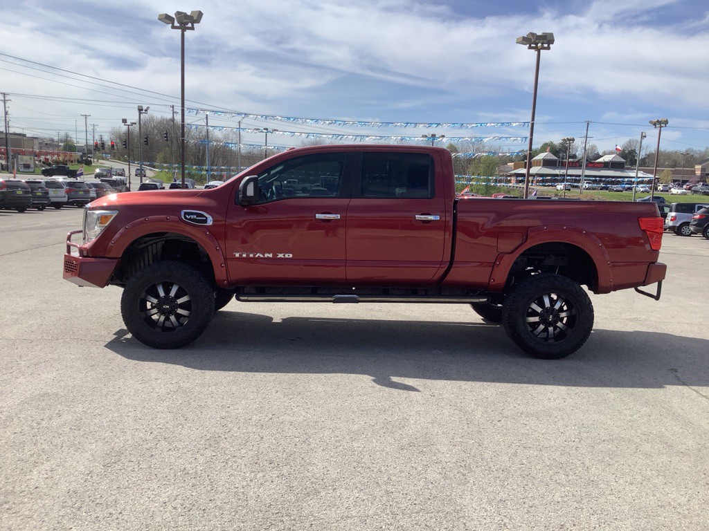 2017 Nissan Titan Image 1