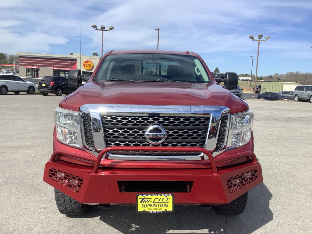2017 Nissan Titan Image 3