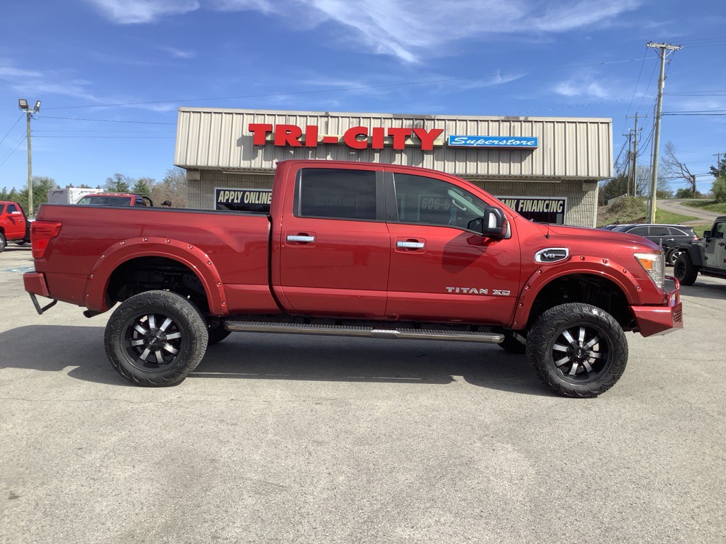 2017 Nissan Titan Image 5