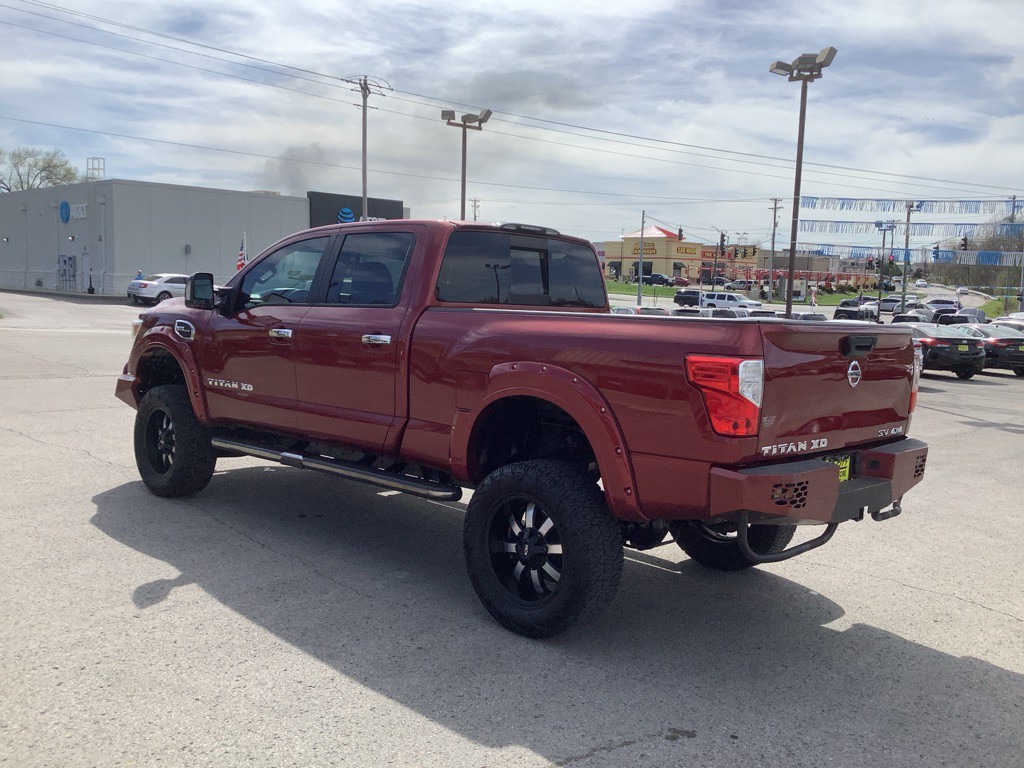 2017 Nissan Titan Image 9