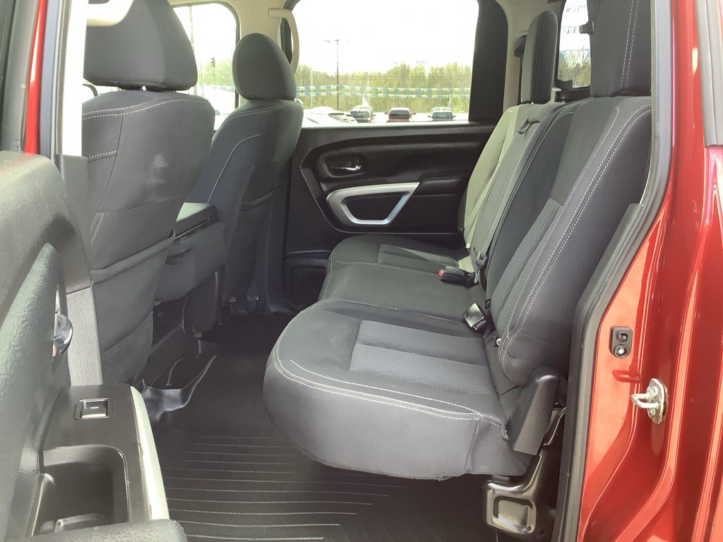 2017 Nissan Titan Image 13