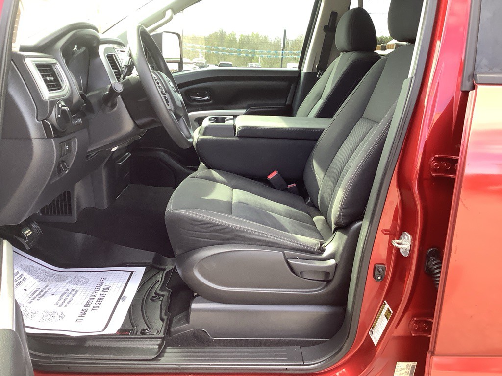 2017 Nissan Titan Image 15