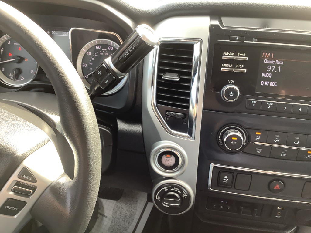 2017 Nissan Titan Image 16
