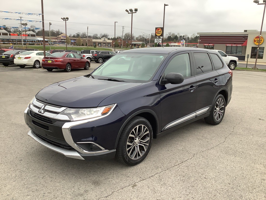 2017 Mitsubishi Outlander Image 2
