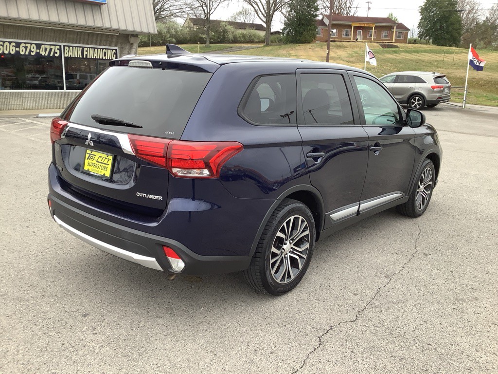 2017 Mitsubishi Outlander Image 6
