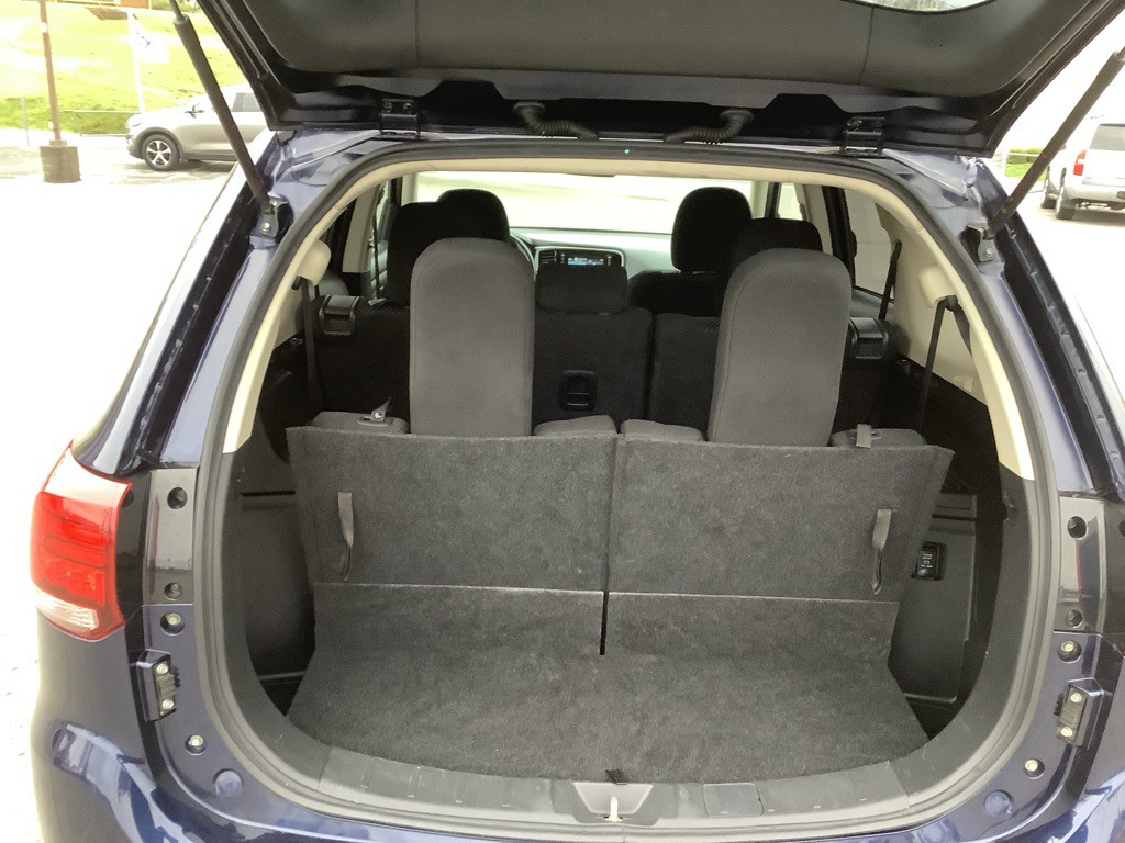2017 Mitsubishi Outlander Image 8