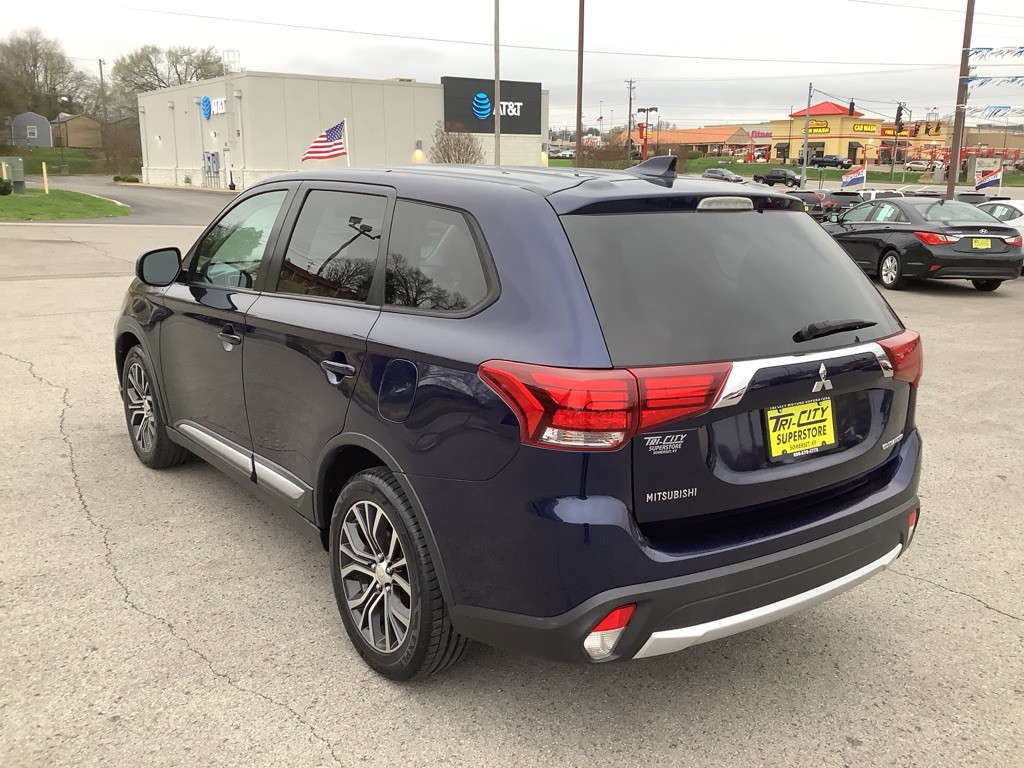 2017 Mitsubishi Outlander Image 9