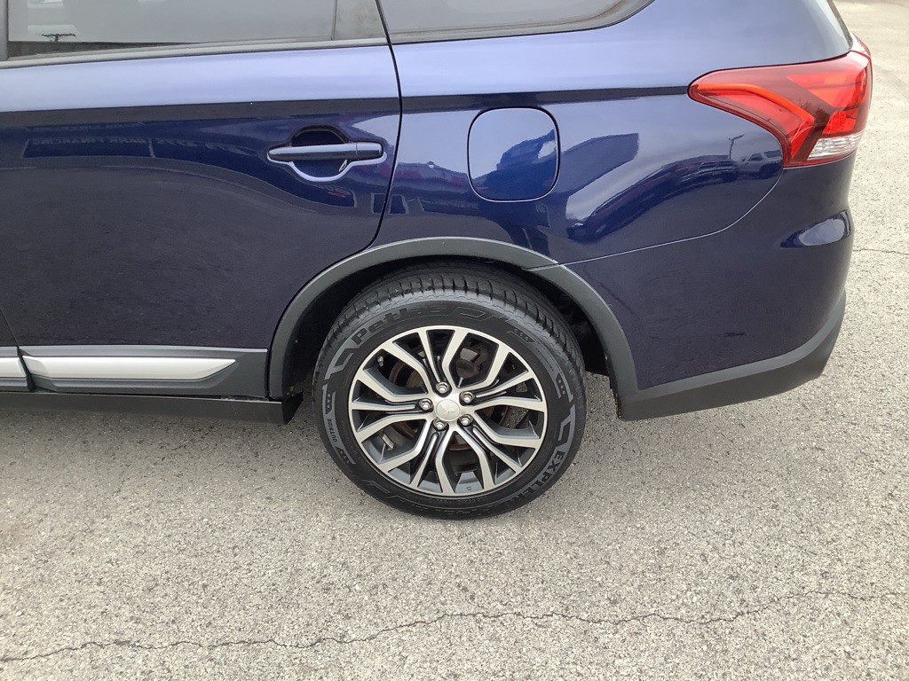 2017 Mitsubishi Outlander Image 10
