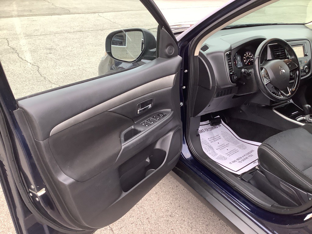 2017 Mitsubishi Outlander Image 11