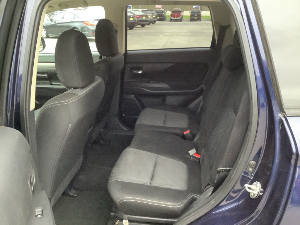 2017 Mitsubishi Outlander Image 13