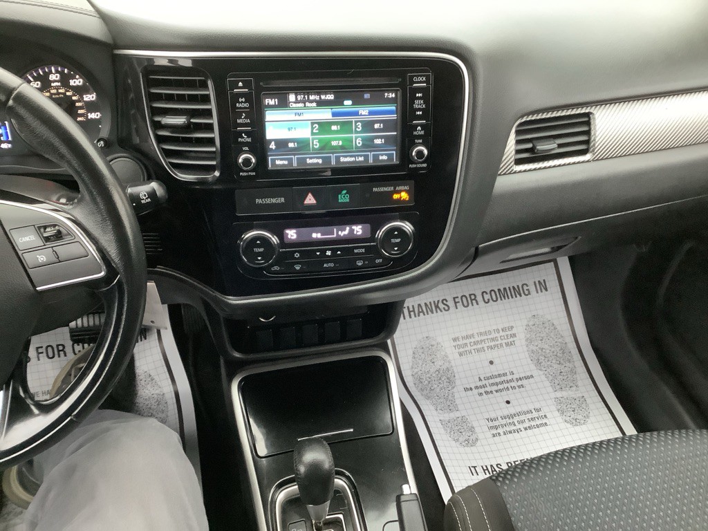 2017 Mitsubishi Outlander Image 15