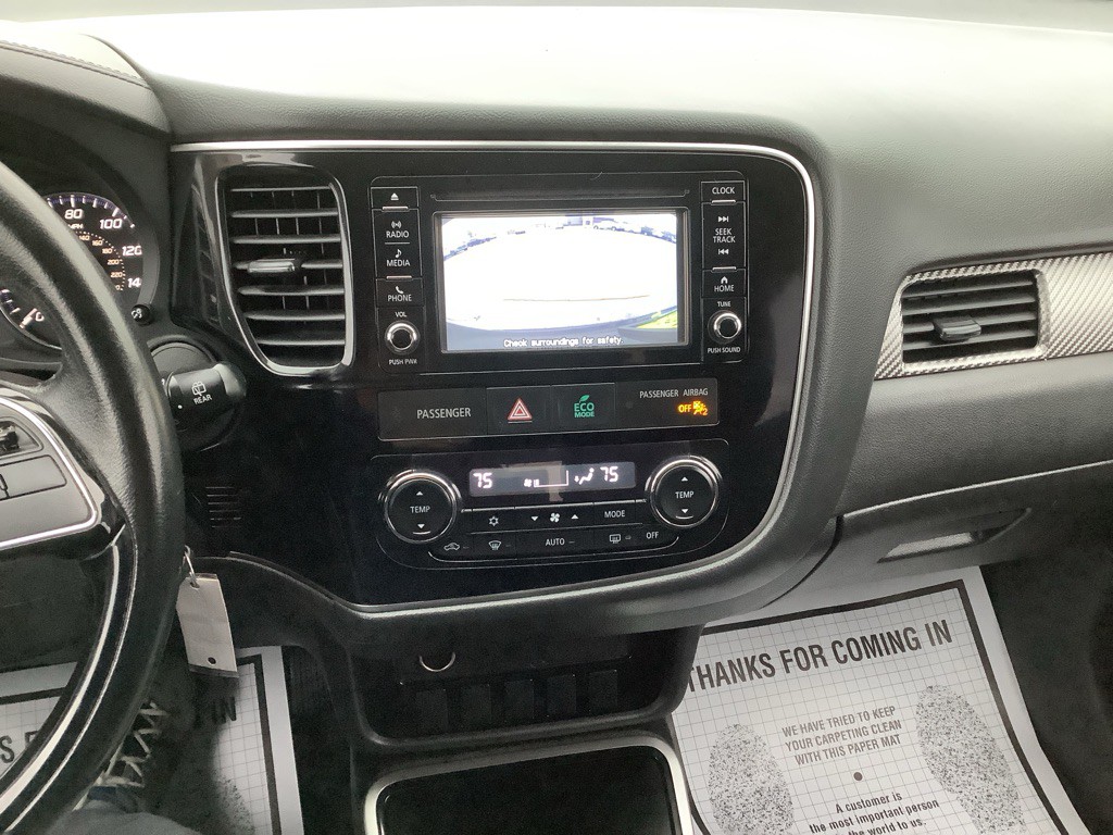 2017 Mitsubishi Outlander Image 16