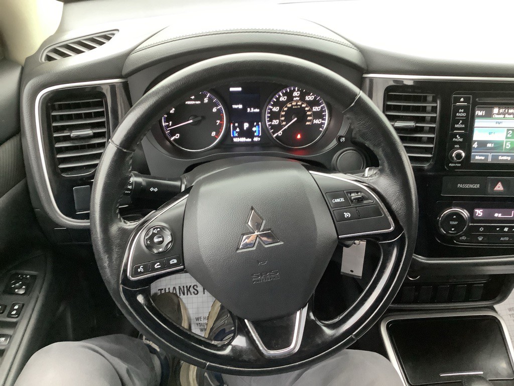 2017 Mitsubishi Outlander Image 17