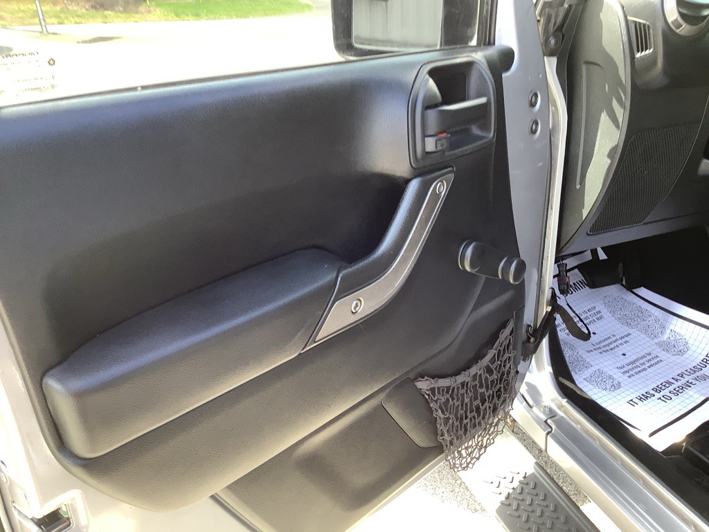 2013 Jeep Wrangler Image 11