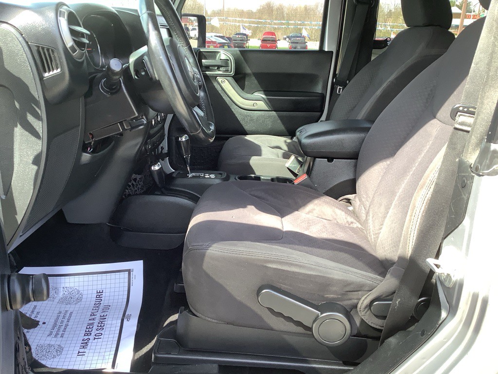 2013 Jeep Wrangler Image 12