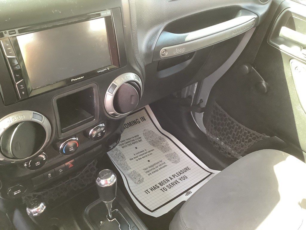 2013 Jeep Wrangler Image 13