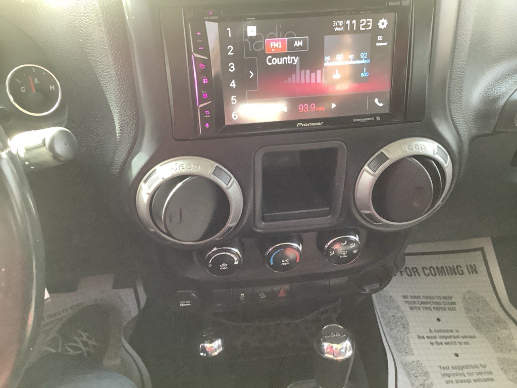 2013 Jeep Wrangler Image 17