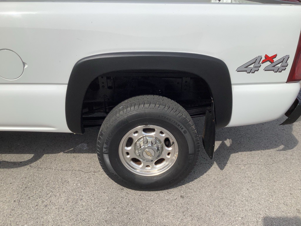 2003 Chevrolet Silverado 1500 Image 10