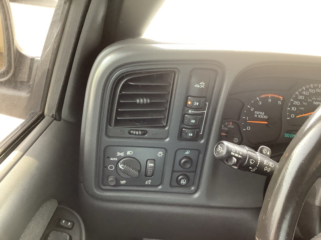 2003 Chevrolet Silverado 1500 Image 16
