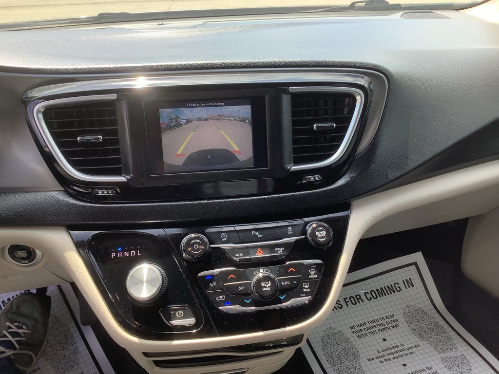 2020 Chrysler Pacifica Image 17