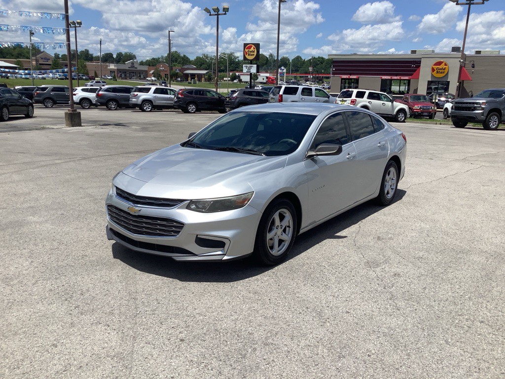 2016 Chevrolet Malibu Image 2