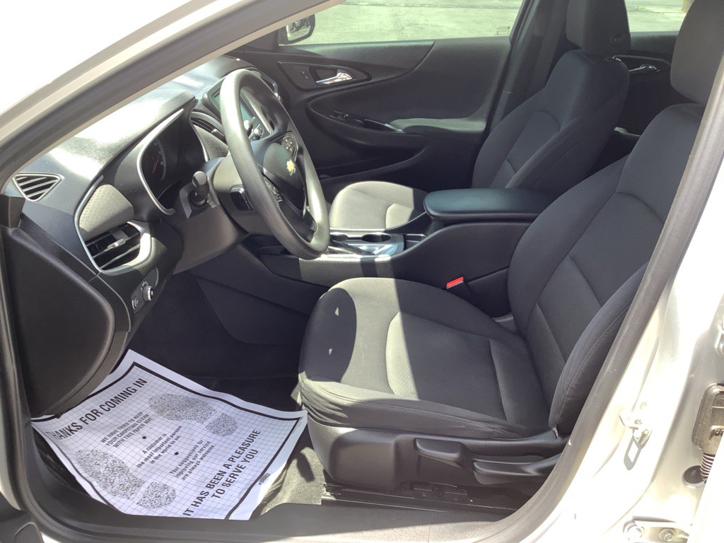 2016 Chevrolet Malibu Image 12