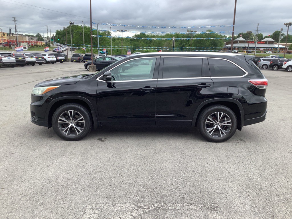 2016 Toyota Highlander Image 1
