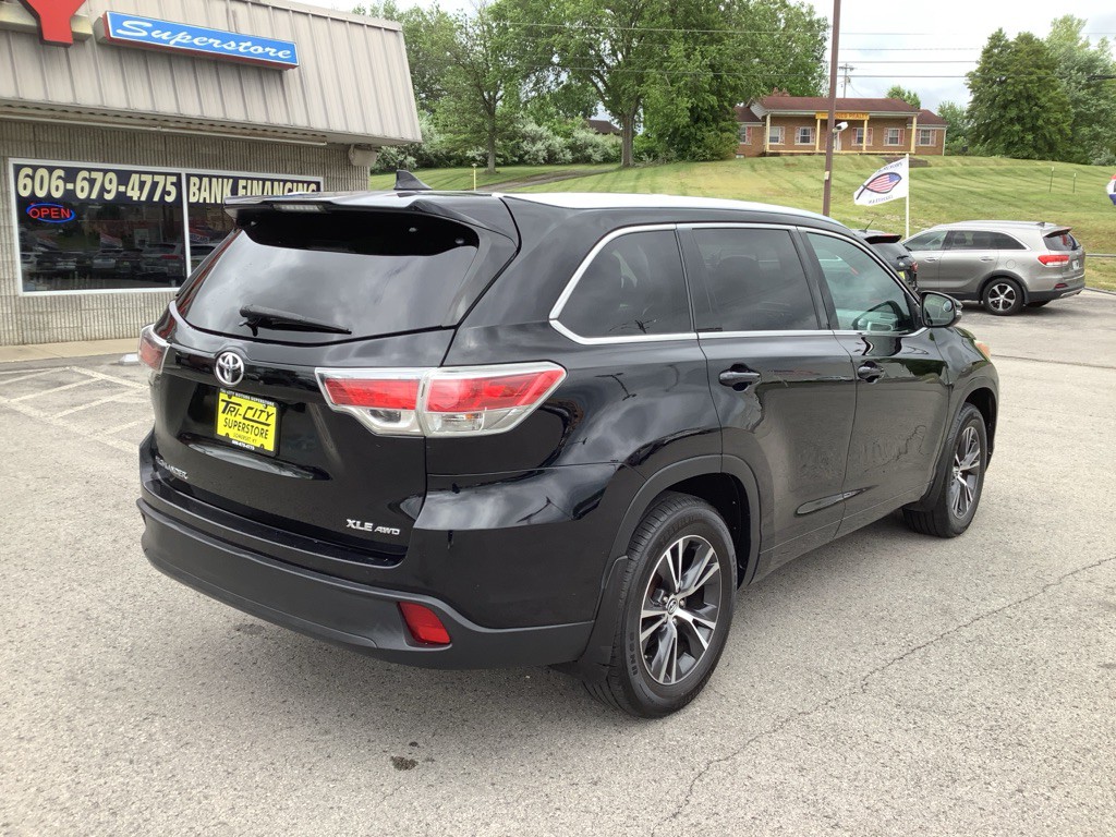 2016 Toyota Highlander Image 6