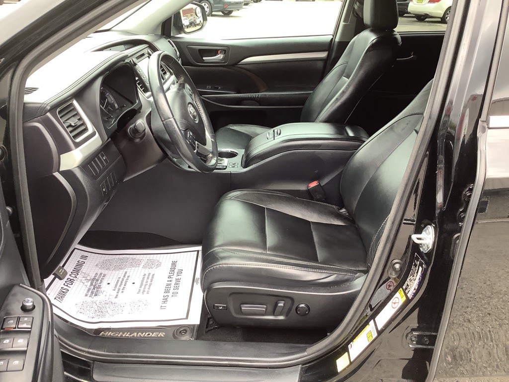 2016 Toyota Highlander Image 12