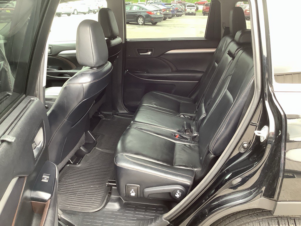 2016 Toyota Highlander Image 14