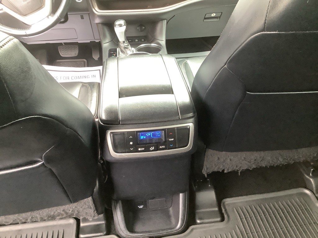2016 Toyota Highlander Image 15