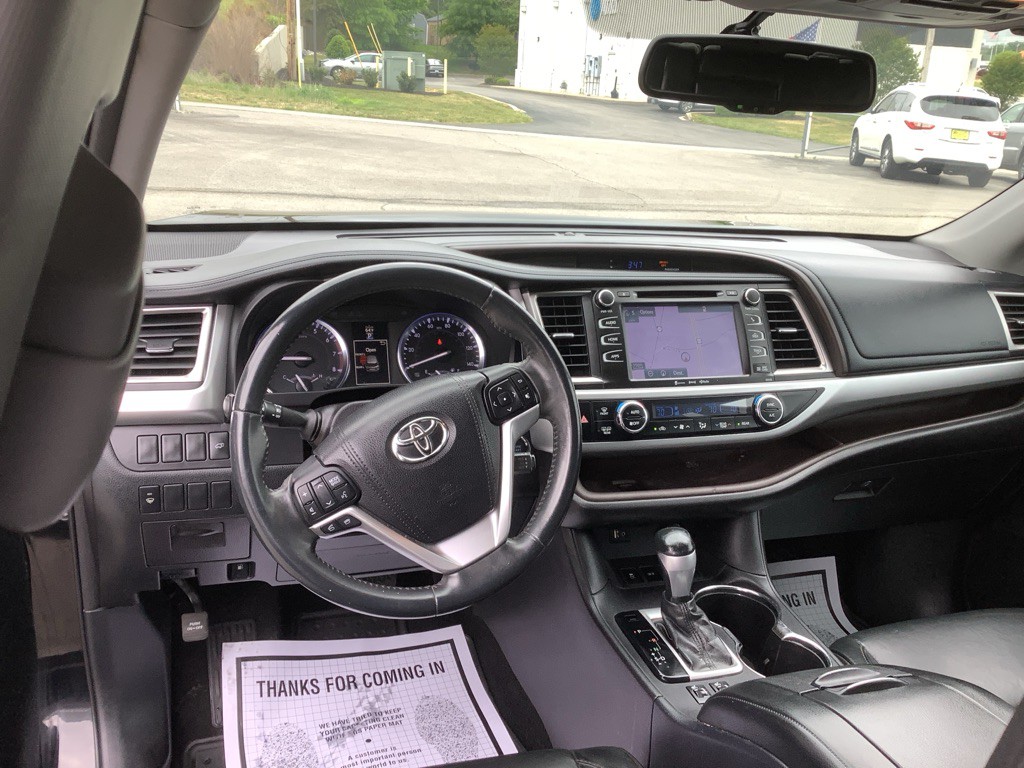 2016 Toyota Highlander Image 16
